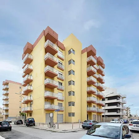 Casa Beatrice - Parcheggio Privato Interno アパート トラーパニ